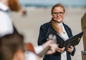 Simone Knitter Freie Rednerin am Strand von Sylt auf einer Hochzeit