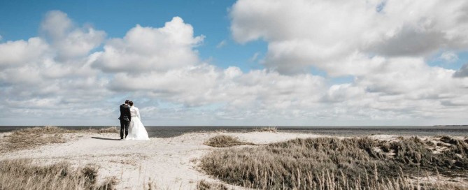 Slider mit Brautpaar am Strand von Sylt an der Nordsee